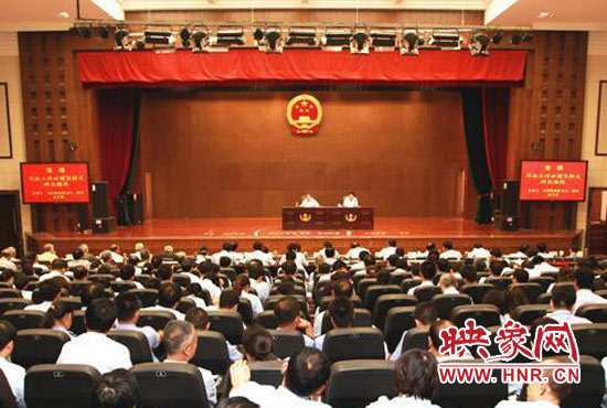 9月3日上午，河南省高級人民法院召開機(jī)關(guān)全體黨員干部大會