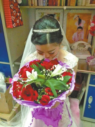 河南高校大三女孩宿舍出嫁 新人低調(diào)結(jié)婚走紅網(wǎng)絡
