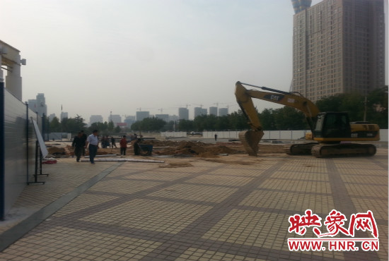 隴海路朝鳳路等三個(gè)站點(diǎn)已經(jīng)實(shí)施圍擋。
