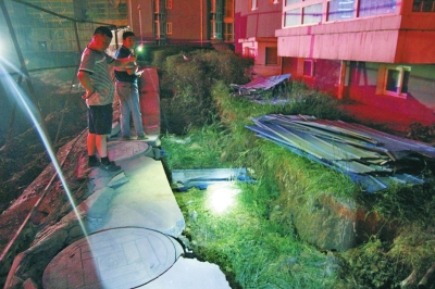 塌方、移位地點(diǎn)距離大樓主體近之又近