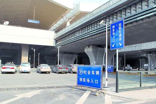 鄭州東站南北停車場(chǎng)開始試運(yùn)營(yíng) 600車位開放大半