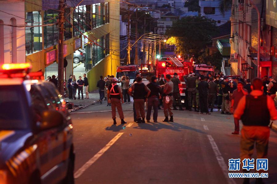 巴西一夜總會起火致90人死亡 巴西一夜總會起火致90人死亡