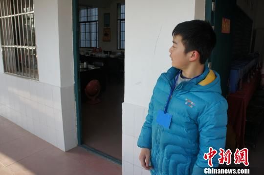 對于幾年如一日照顧他的同學(xué)余興泉，14歲的左臣心里充滿了感激。 李俊杰 攝