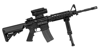 M4 卡賓槍，戰(zhàn)斗全重：3.4公斤，最大有效射程：600米，全槍長：840mm，空槍重：2.88公斤