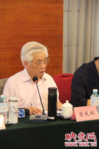 中國傳媒大學(xué)教授、博士生導(dǎo)師曾慶瑞正在發(fā)言