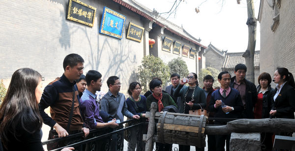 康百萬莊園、杜甫故里景區(qū)迎江蘇旅游踩線團