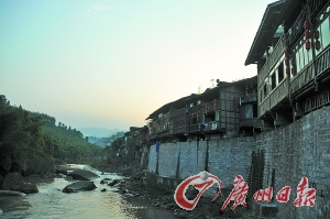 　　夕陽(yáng)下的古鎮(zhèn)?！? complete=