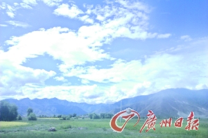 途中的大河煙波浩渺。