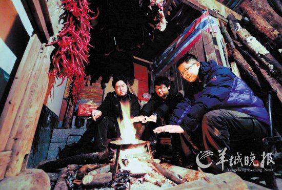 　　在土家人吊腳樓小住的那個夜晚,讓我想起了外婆家。