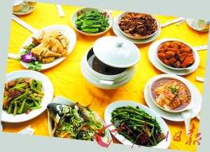 在封開品嘗各地美食,大飽口福。