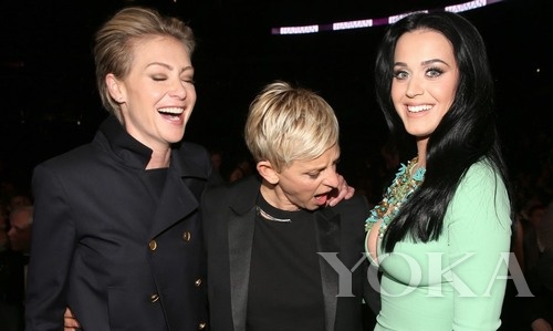 艾倫·德杰尼勒斯(Ellen DeGeneres)同志請(qǐng)注意你的節(jié)操，你老婆還在旁邊看著呢