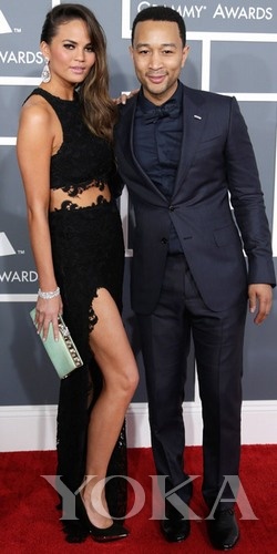約翰·傳奇和女友Chrissy Teigen，Chrissy身穿Joy Cioci