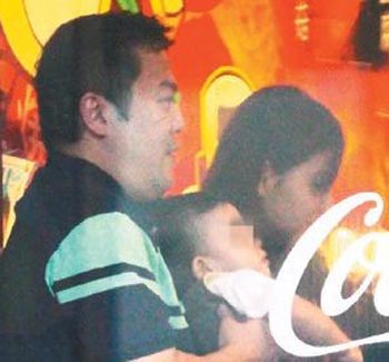 韋汝曾未婚生子，后嫁入豪門