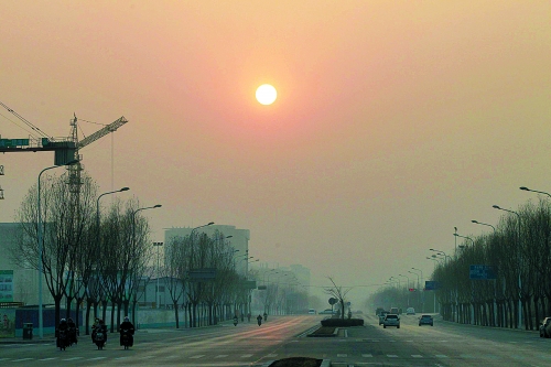 昨日天空放晴，雖然天還不是那么藍(lán)，但也給大家?guī)?lái)好心情。