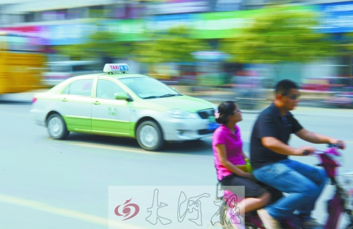 街頭的出租車數(shù)量,直接影響著市民出行。