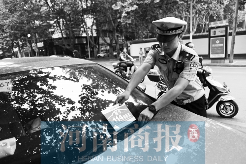 有了這張挪車卡，不會(huì)泄露隱私，別人又能方便地聯(lián)系上自己記者 邱曉峰/攝