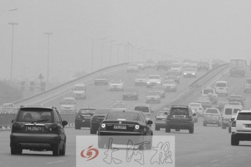 省會(huì)鄭州的霧霾中,機(jī)動(dòng)車尾氣平均占24%,嚴(yán)重時(shí)占60%。