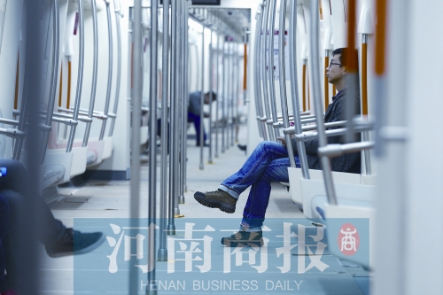 倆小時不出地鐵站，要按全程收費(fèi) 王春勝/攝