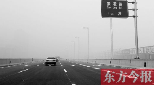 昨天上午，東方今報(bào)記者跟隨鄭州市交巡警部門，提前探路已具備通車條件的鄭州市三環(huán)快速路