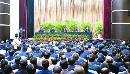 昨日，全市領(lǐng)導(dǎo)干部大會(huì)在渝州賓館舉行。 重慶日?qǐng)?bào)圖