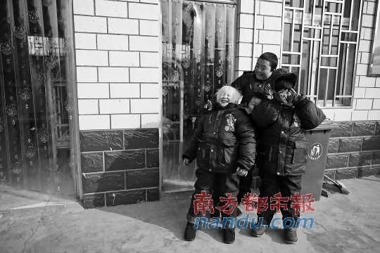 少不更事的孤兒被送往開封市福利院。