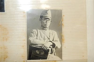 韓國媒體5月23日還公布了日本老兵松本正義當(dāng)年在軍隊(duì)服役的圖片。