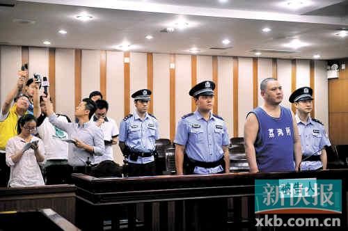 廣州市民政局民間組織管理局稽查處原處長李軍犯猥褻兒童罪，被判處有期徒刑4年。記者 孫毅/攝