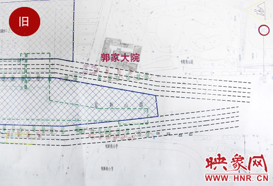原先圖紙上顯示，在紫荊山路東側(cè)和西側(cè)，各設(shè)計了4條臨時通道。