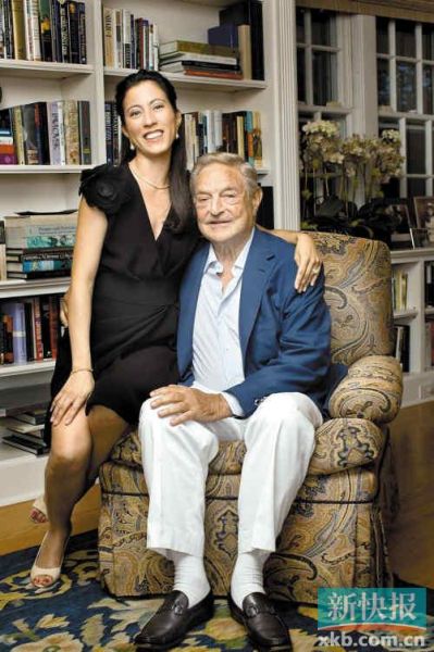 索羅斯及其未婚妻多美子。