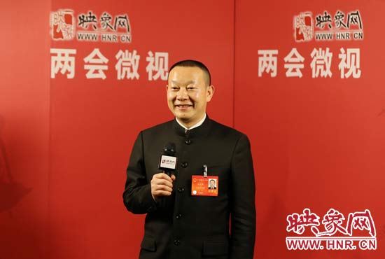 全國(guó)人大代表劉文新接受映象網(wǎng)“兩會(huì)微視”訪談。