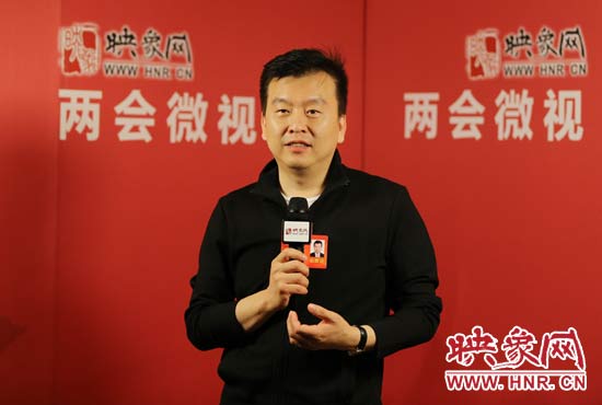 全國人大代表張澤群接受映象網“兩會微視”訪談。