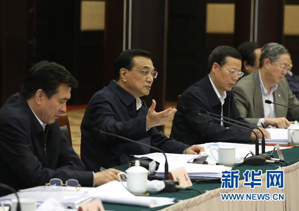 月28日，中共中央政治局常委、國(guó)務(wù)院總理李克強(qiáng)在重慶主持召開(kāi)座談會(huì)