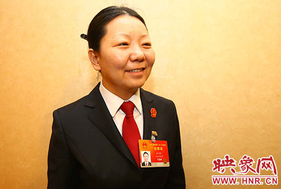 全國人大代表、河南省寶豐縣人民法院副院長、鬧店鎮(zhèn)法庭庭長朱正栩