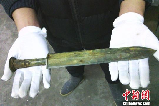 河南發(fā)掘戰(zhàn)國(guó)至東漢墓葬群 出土罕見青銅劍、戈（圖）