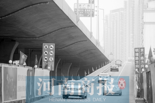 隴海路高架大學(xué)路南側(cè)西向東上橋匝道，后天就要封閉了