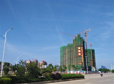 泉州東海片區(qū)海悅府地產(chǎn)項(xiàng)目。該項(xiàng)目開(kāi)發(fā)公司董事蔡俊偉于春節(jié)前被帶走調(diào)查。