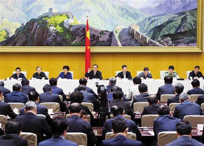 5月12日，國務院召開推進簡政放權放管結(jié)合職能轉(zhuǎn)變工作電視電話會議，李克強總理發(fā)表講話。新華社記者