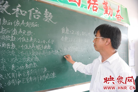王格現(xiàn)在給5年紀(jì)的孩子們上課。