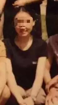 吳老師教音樂，已在該校工作十幾年。