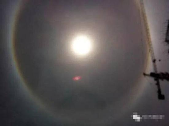 上海現(xiàn)UFO 專家稱光圈是日暈亮點或是飛行器(圖)
