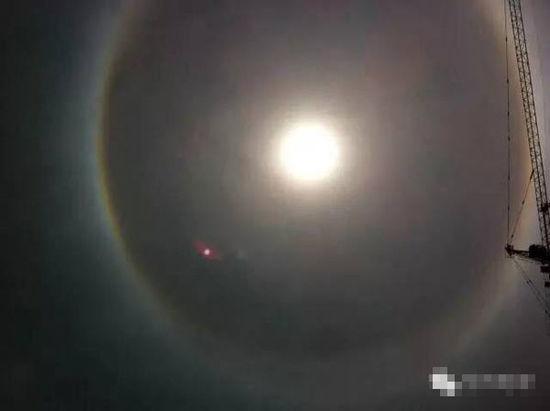 上?，F(xiàn)UFO 專家稱光圈是日暈亮點或是飛行器(圖)