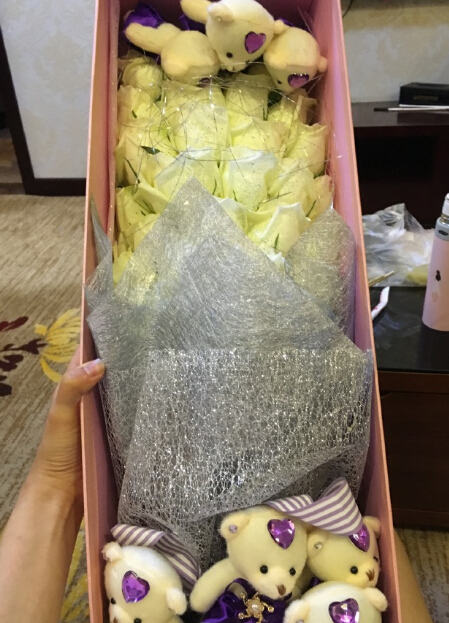 趙麗穎自曝情人節(jié)神秘人送花 網友操碎心