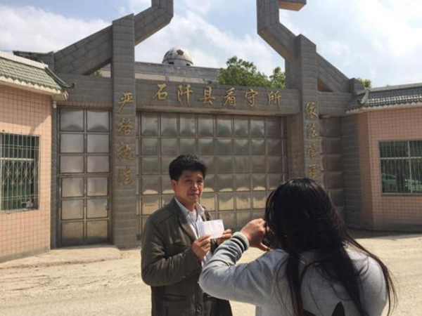 陳全松父親給看守所中的兒子交生活費(fèi)。