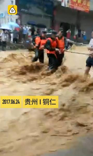 圖為6月24日，貴州銅仁多個(gè)區(qū)縣遭暴雨襲擊。