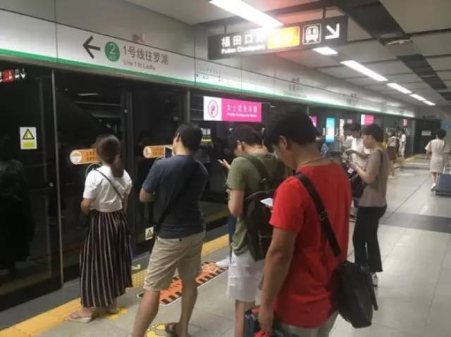 尷尬了！深圳地鐵首開女性車廂 結(jié)果塞滿男乘客