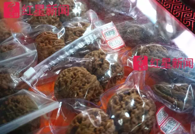 文玩核桃遇冷由幾萬(wàn)一對(duì)降到5元沒(méi)人要？商戶否認(rèn)