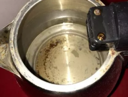 太惡心！女游客竟用酒店燒水壺煮自己的臟內(nèi)褲