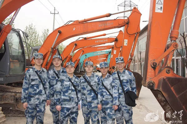 空軍找上藍翔技校聯(lián)合培訓：為的就是挖掘機