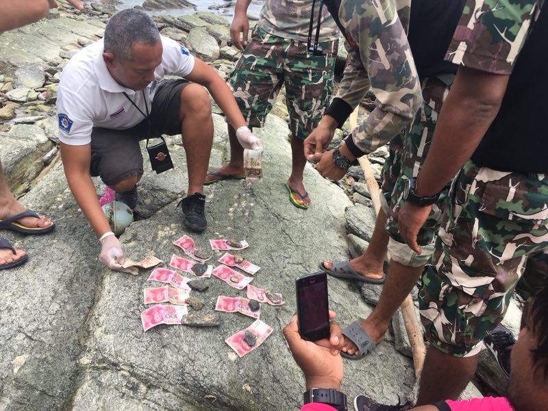  11日，泰方在打撈出的中國遇難者遺體的衣服內(nèi)發(fā)現(xiàn)了人民幣。