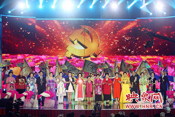《梨園春》"中國豫劇百團(tuán)爭霸"總決賽舉行 獻(xiàn)禮建黨95周年